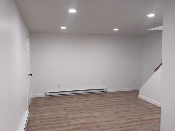 2nd image of 215 Beaver Brook Rd