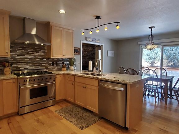 3rd image of 575 Dogwood Dr