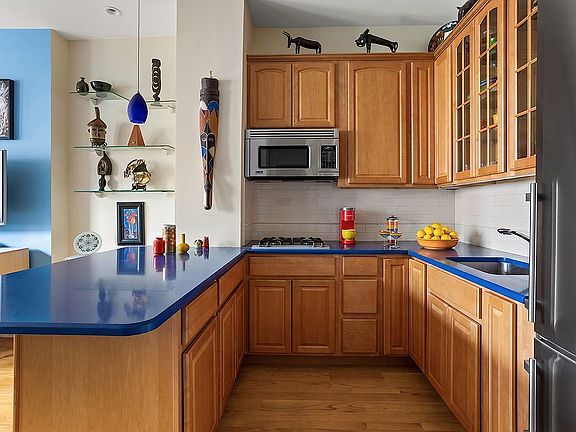 3rd image of 360 W 21st St APT 4E