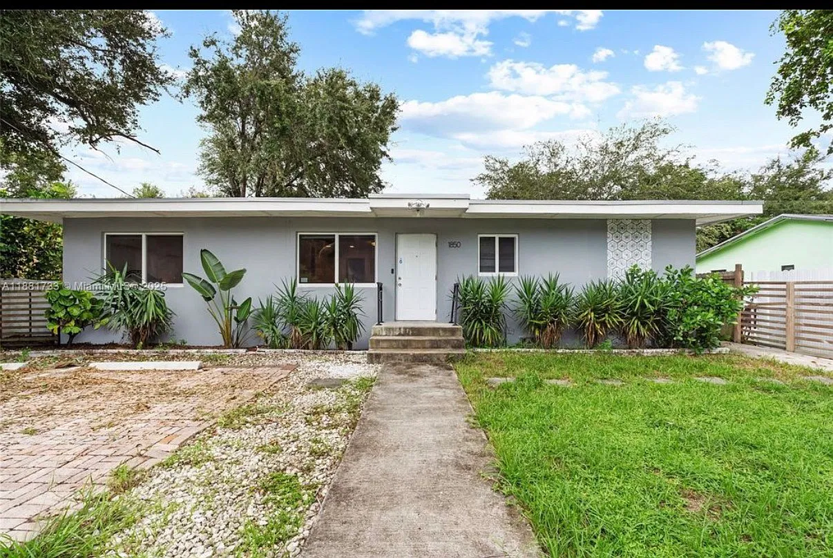 2 bed, 800 sqft, $2,500 — Photo 1