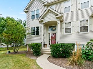 1136 Cambridge Dr, Grayslake, IL 60030