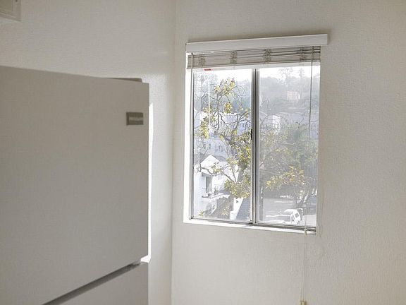 5th image of 821 N Vendome St APT 10