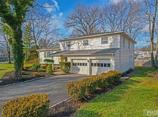 10 Wren Ct, Edison, NJ 08820