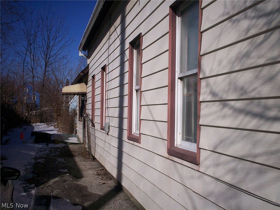 2nd image of 3060 W 44th St