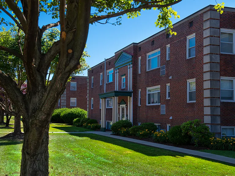 Pacific Highlands Apartments — Photo 8