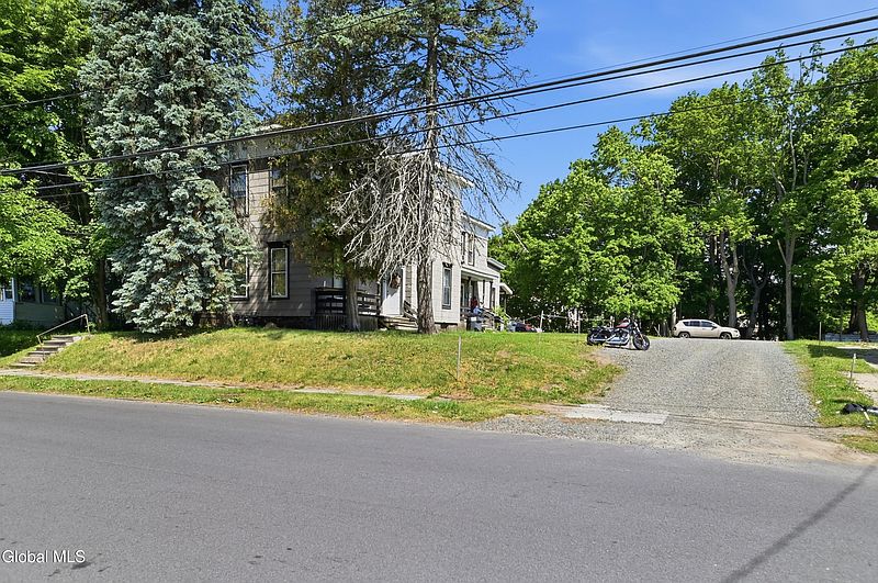 3rd image of 82 Grand Street
