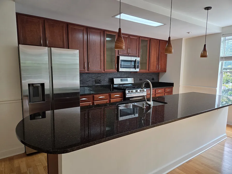 2220 W Maypole Ave #202