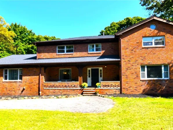 9432 Lake Shore Blvd, Bratenahl, OH 44108