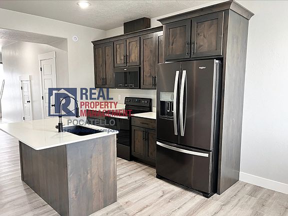 2nd image of 179 Park Lawn Dr #8