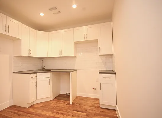 Rented by Makover Group Inc | media 48