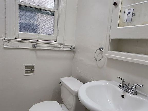 3rd image of 1740 N Gramercy Pl APT 208