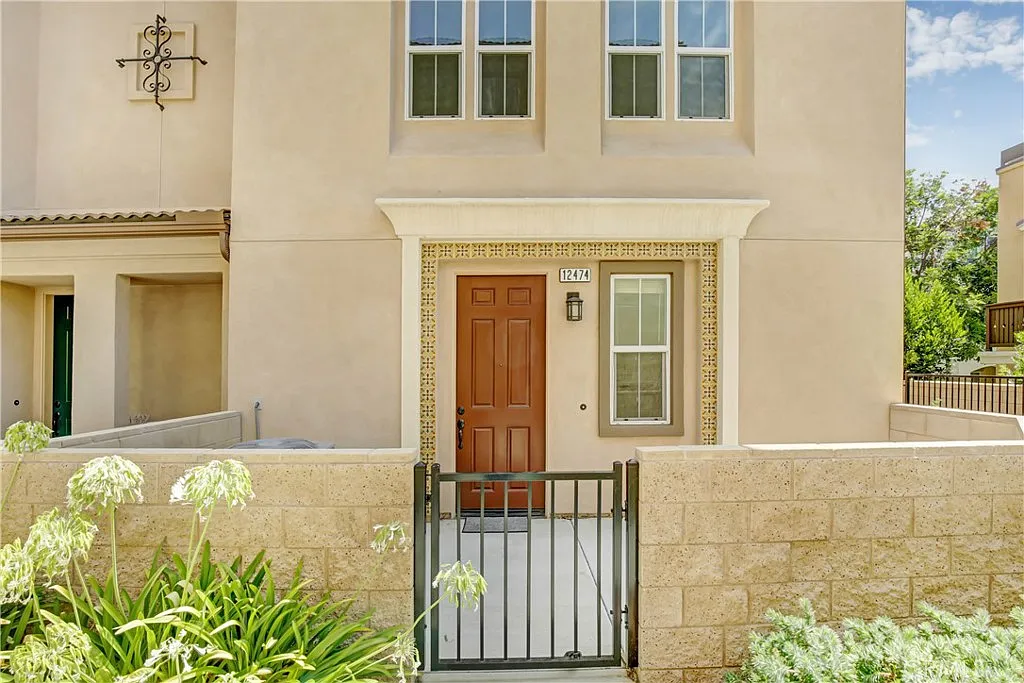 4 bed, 4.0 bath, 1668 sqft, $3,250 — Photo 3