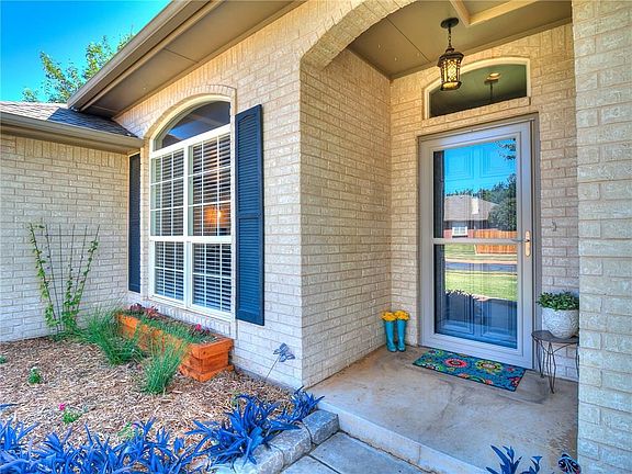 3rd image of 2112 Fair Meadow Dr