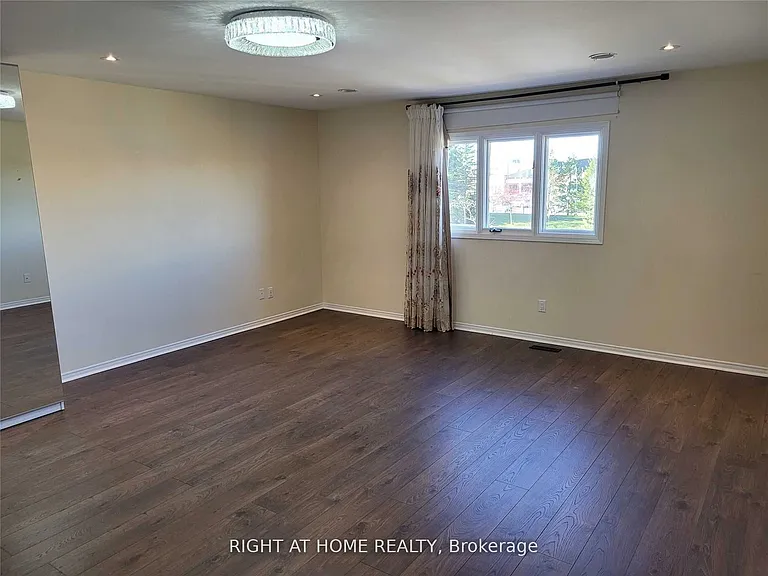 1080 Glenashton Dr #UPPER — Photo 23