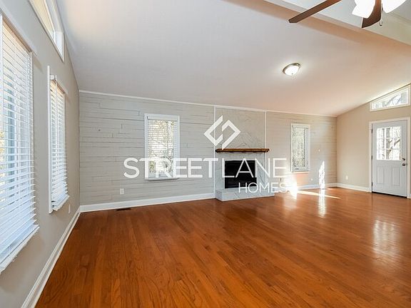 3rd image of 2439 Lakeview Pkwy