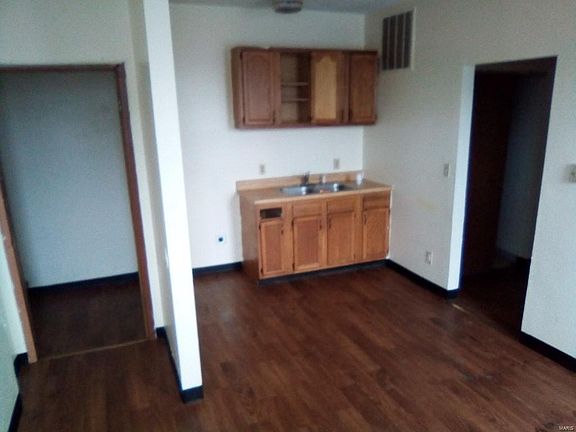 4th image of 2417 Benton St