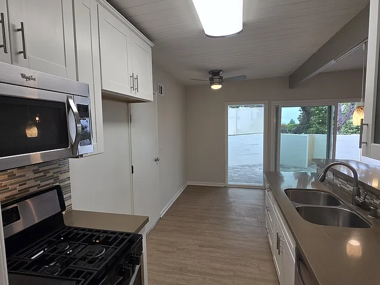 2688 Lake Ave — Photo 8