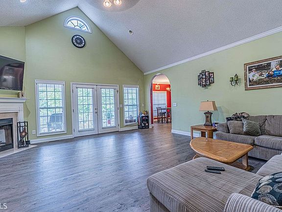 3rd image of 350 Twin Lakes Dr
