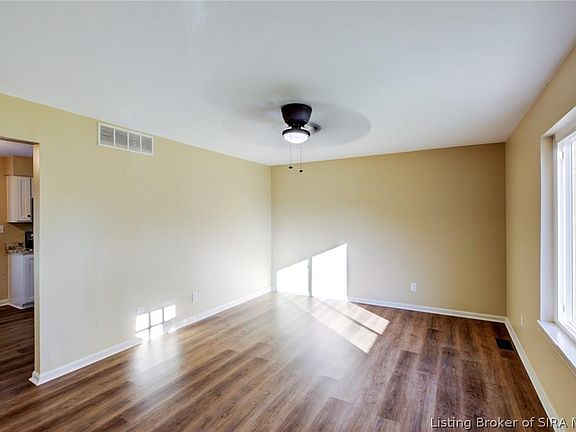 3rd image of 301 Mary Dr