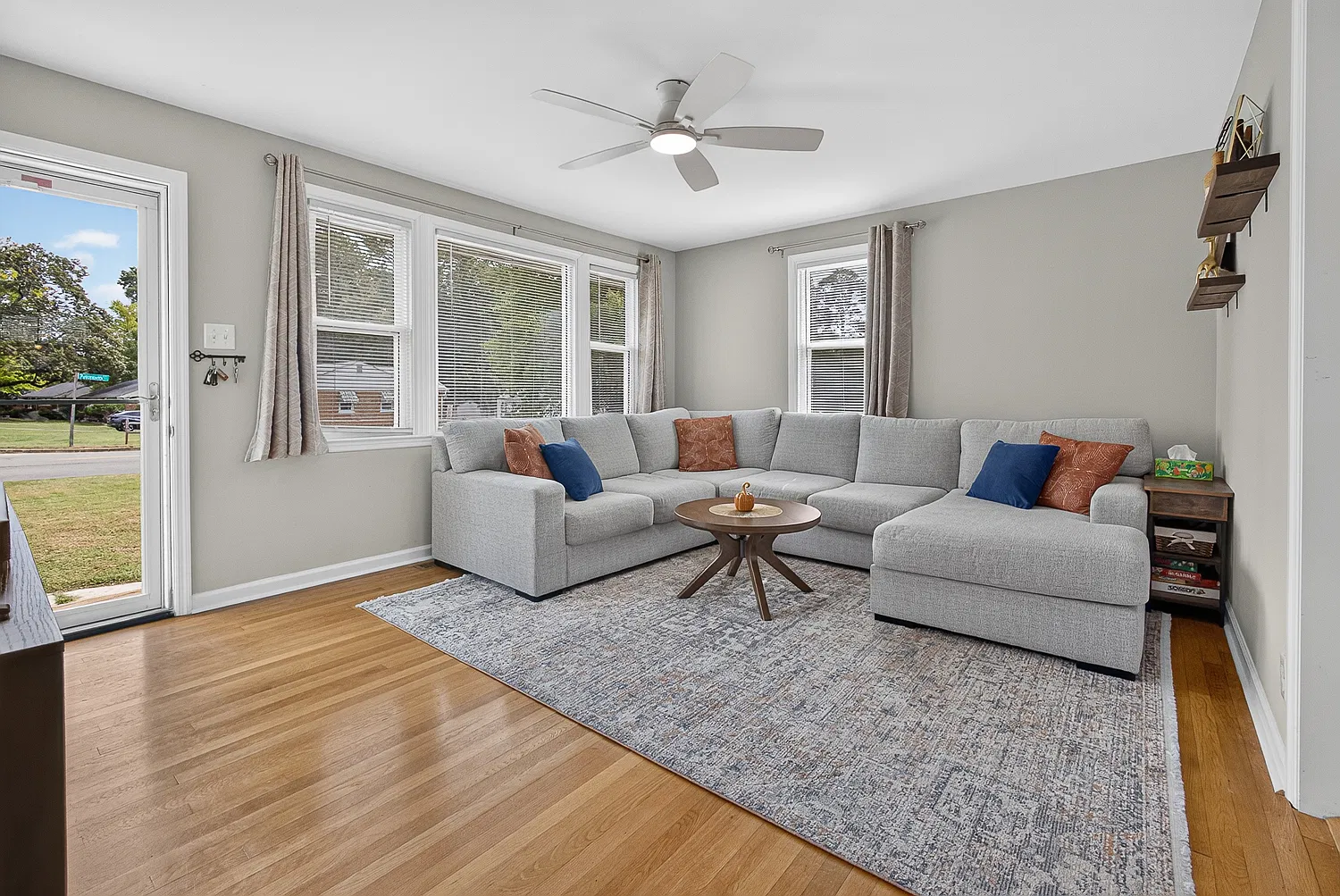 3 bed, 1000 sqft, $2,400 — Photo 4