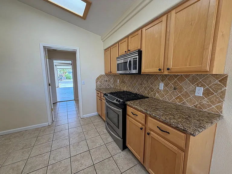 2581 Highland Trl — Photo 13