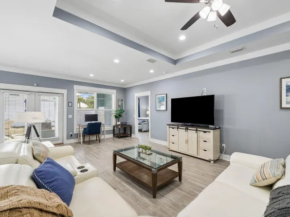 330 Palm Dr, Panama City Beach, FL 32413