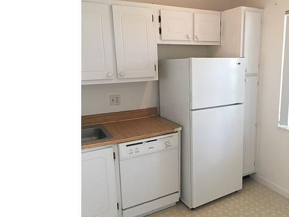 3rd image of 114 Golden Lakes Blvd #114