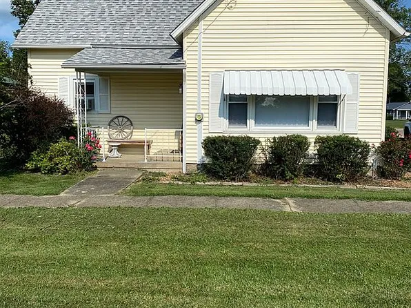 400 E Vine St, Beecher City, IL 62414