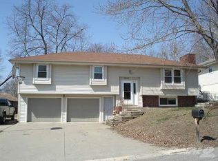 2104 Cougar Rd, Saint Joseph, MO 64506