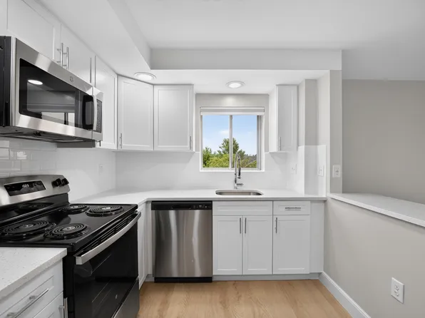 7 Stonehill Dr #4, Stoneham, MA 02180