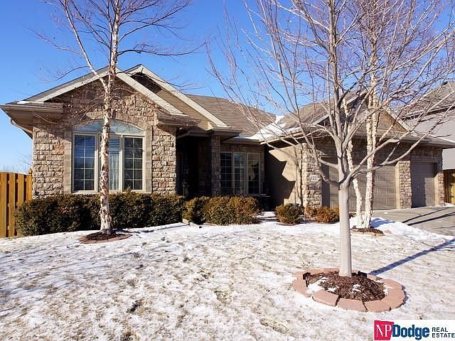 1st image of 122 Oakmont Dr