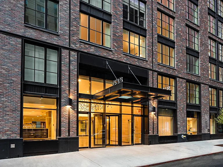 535 W 43rd St N #10M — Photo 18
