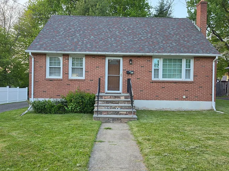 97 Bates St — Photo 27