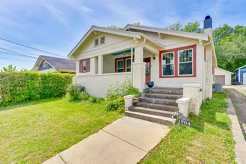1704 Bennett Ave Photo 1