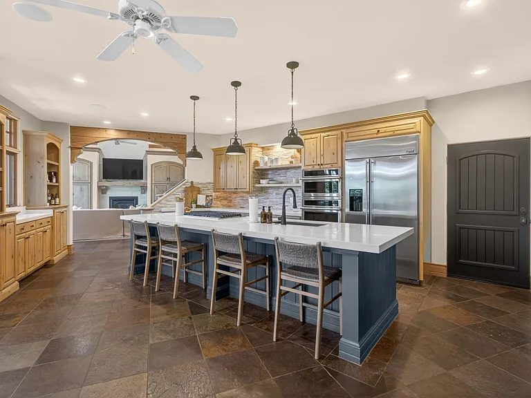 2375 Clubhouse Dr — Photo 24