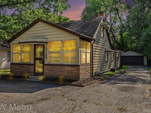 21389 Duns Scotus St, Southfield, MI 48075