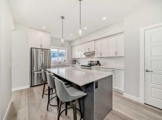 934 W Cobblemore Cmn SW, Airdrie, AB T4B 5L9