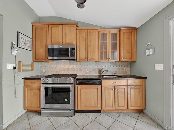 4th image of 45 Old Albany Post Road