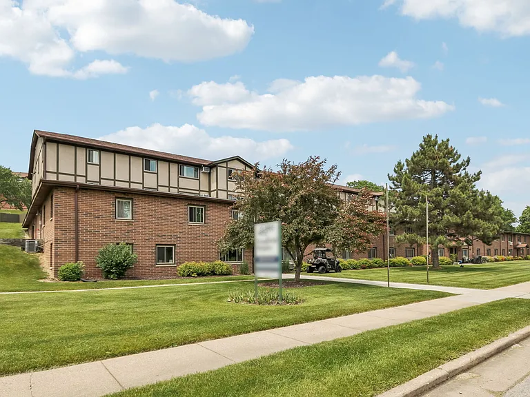 Woodfield Heights Apartments — Photo 62