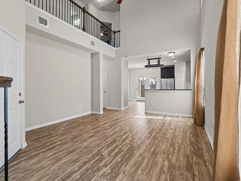 9703 Sunny Swan Ct — Photo 4