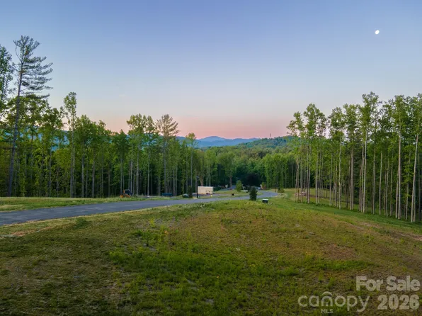 444 Irvine Dr, Fairview, NC 28730