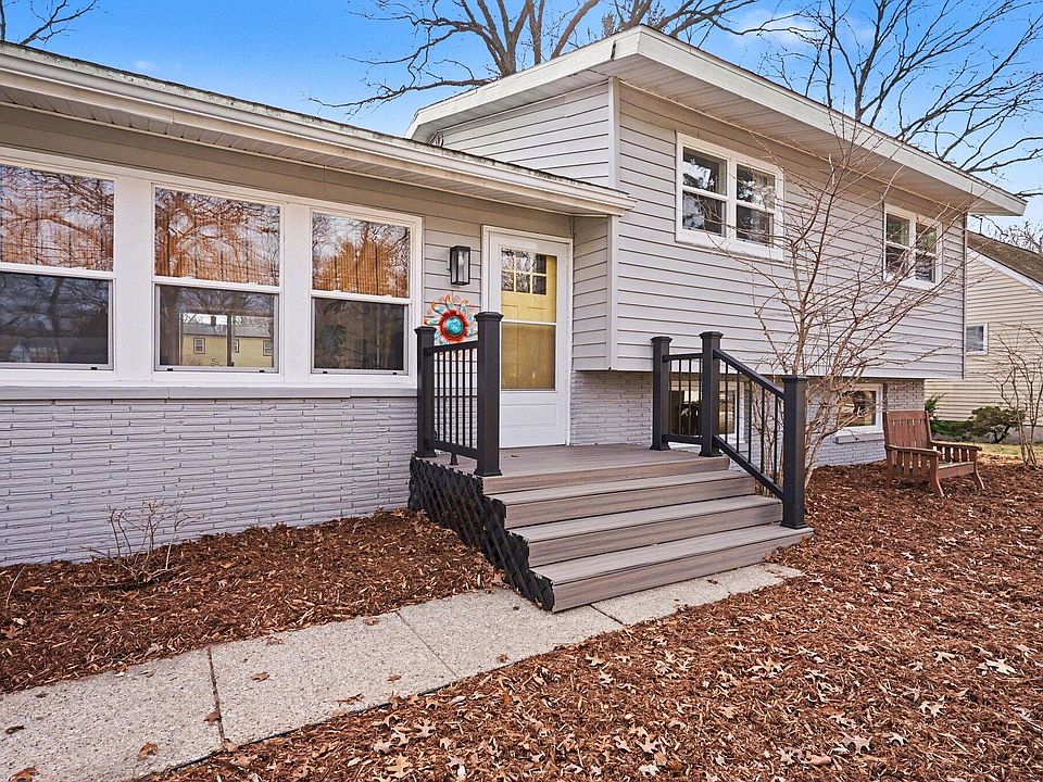 2289 Castle Ave, Norton Shores, MI 49441 | Zillow