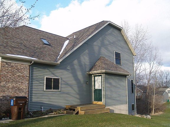 3rd image of 4634 Haywood Dr SE