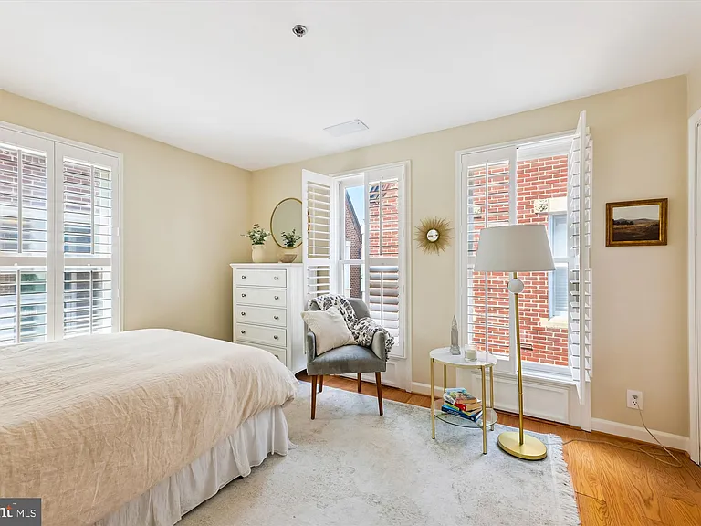 116 N Union St — Photo 11