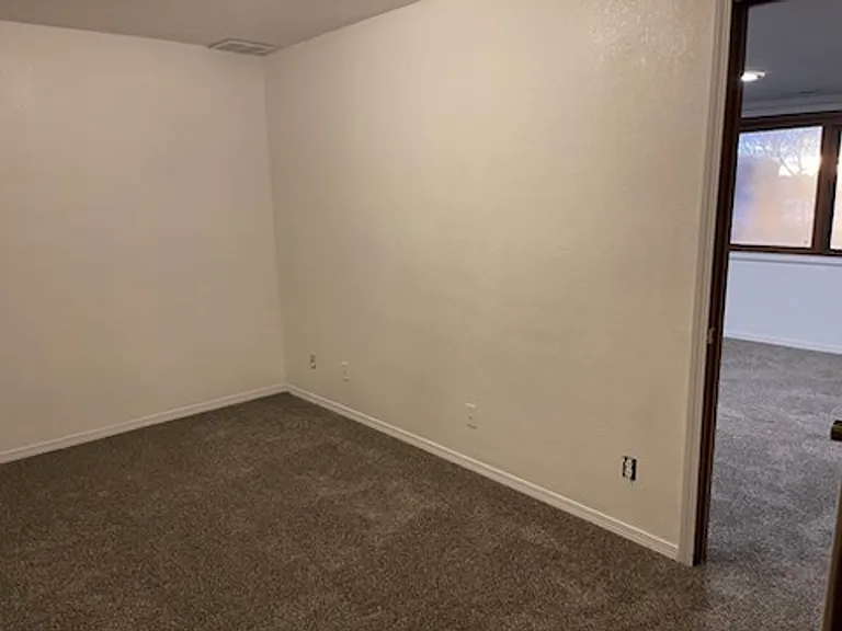 310 N Crestview Dr #B — Photo 14