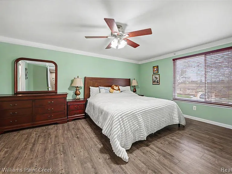 709 Denham Ln — Photo 16