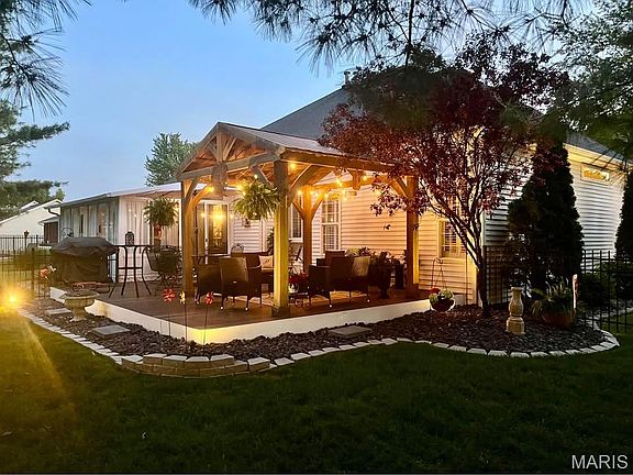 3rd image of 305 Kingsbury Ct
