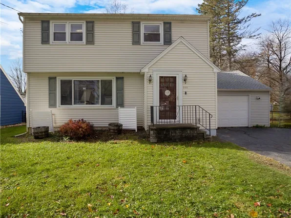 205 Pleasant Dr, East Syracuse, NY 13057