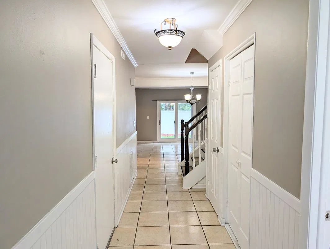 2 bed, 1.5 bath, 1100 sqft, $1,800 — Photo 2