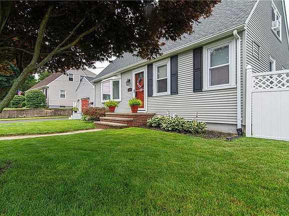 4th image of 109 Lyman Ave